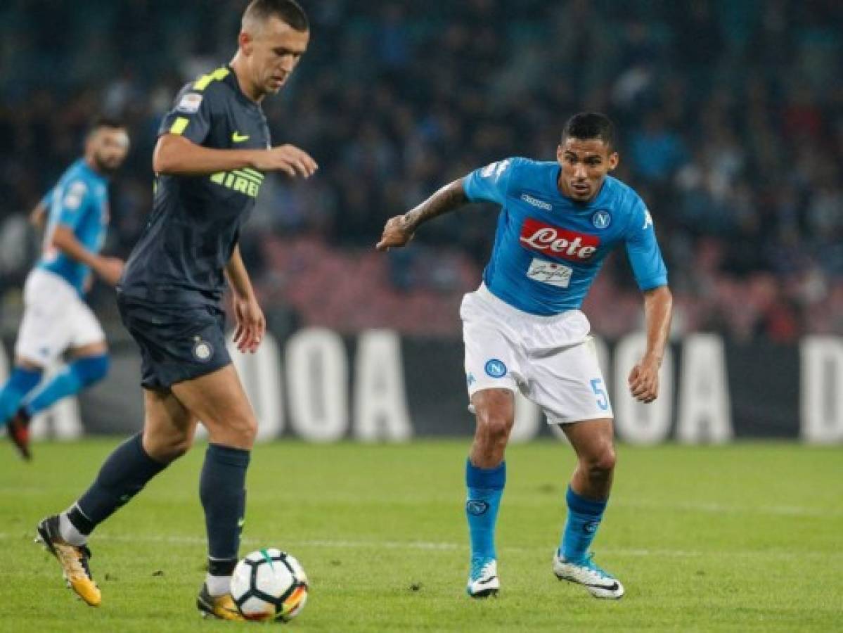 Nápoli sigue líder pero corta su racha de victorias al empatar 0-0 contra el Inter