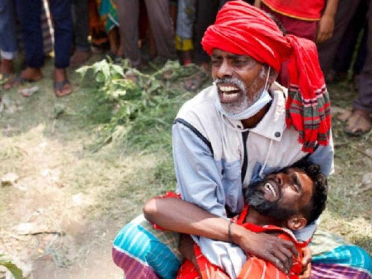 Al menos 25 muertos en un naufragio en Bangladesh  