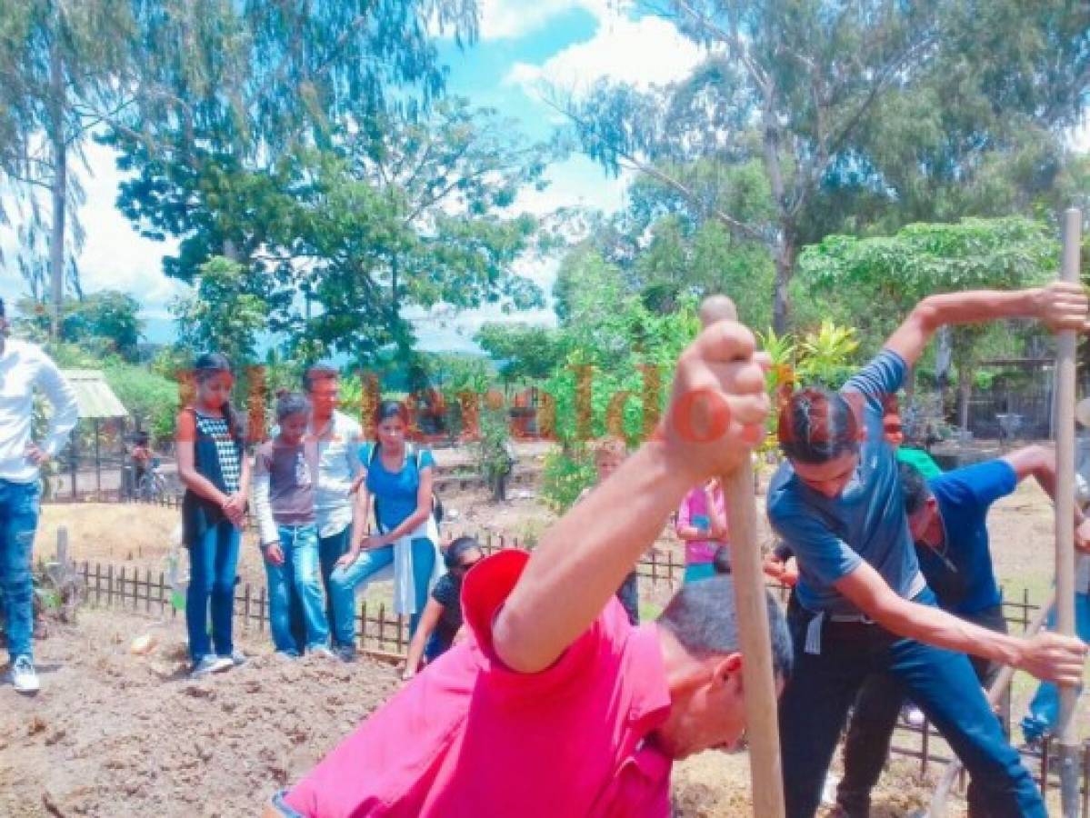 Entierran a jóvenes halladas muertas en colonia Villa Unión de la capital de Honduras