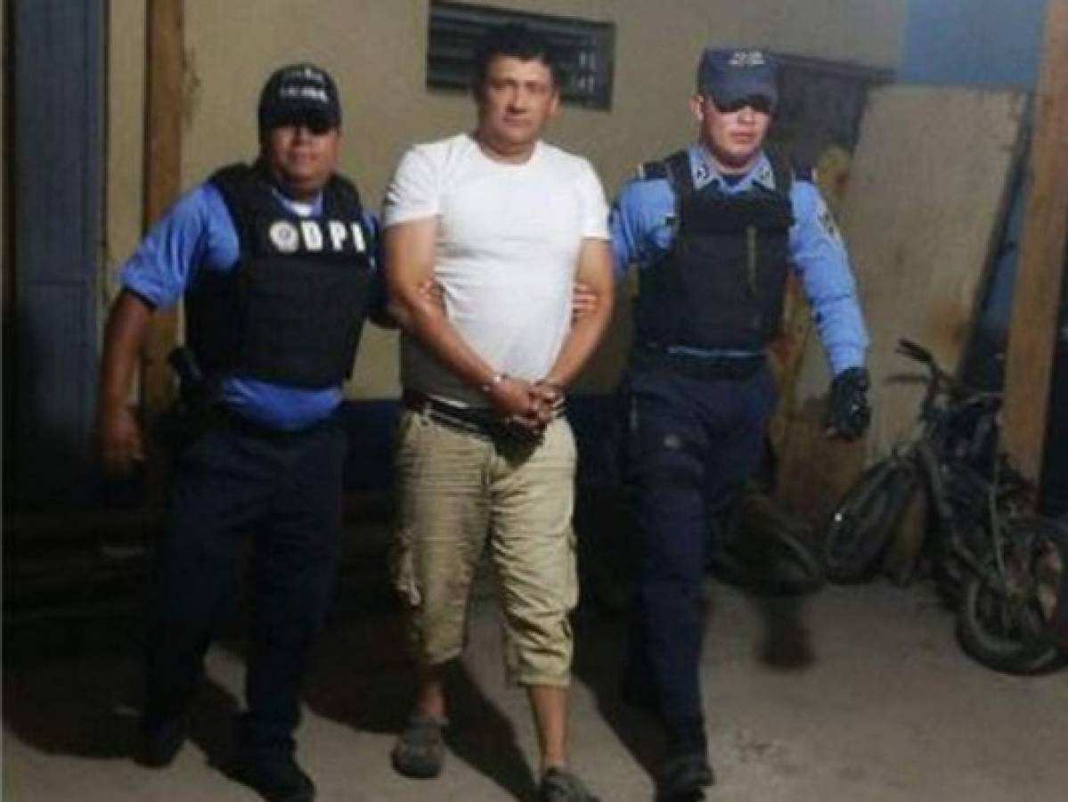Sospechoso de muerte de policía queda en detención judicial pero por robo de vehículo