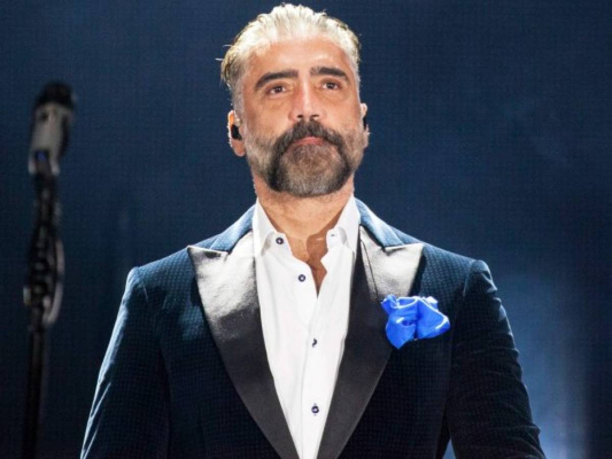 Operan por gangrena a cantante Alejandro Fernández