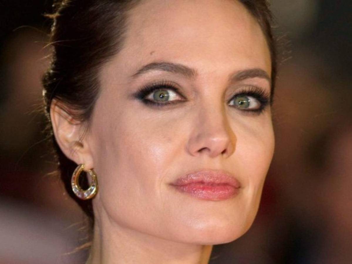 Angelina Jolie sufre ataques de pánico tras divorcio con Brad Pitt