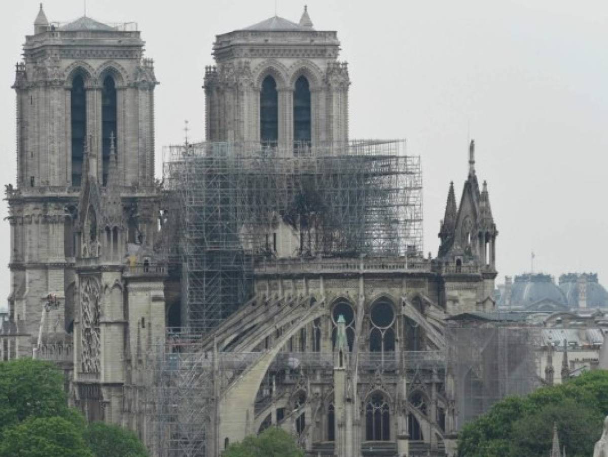 Gobierno señala 'vulnerabilidades' en la estructura de Notre Dame pero la estructura 'resiste'
