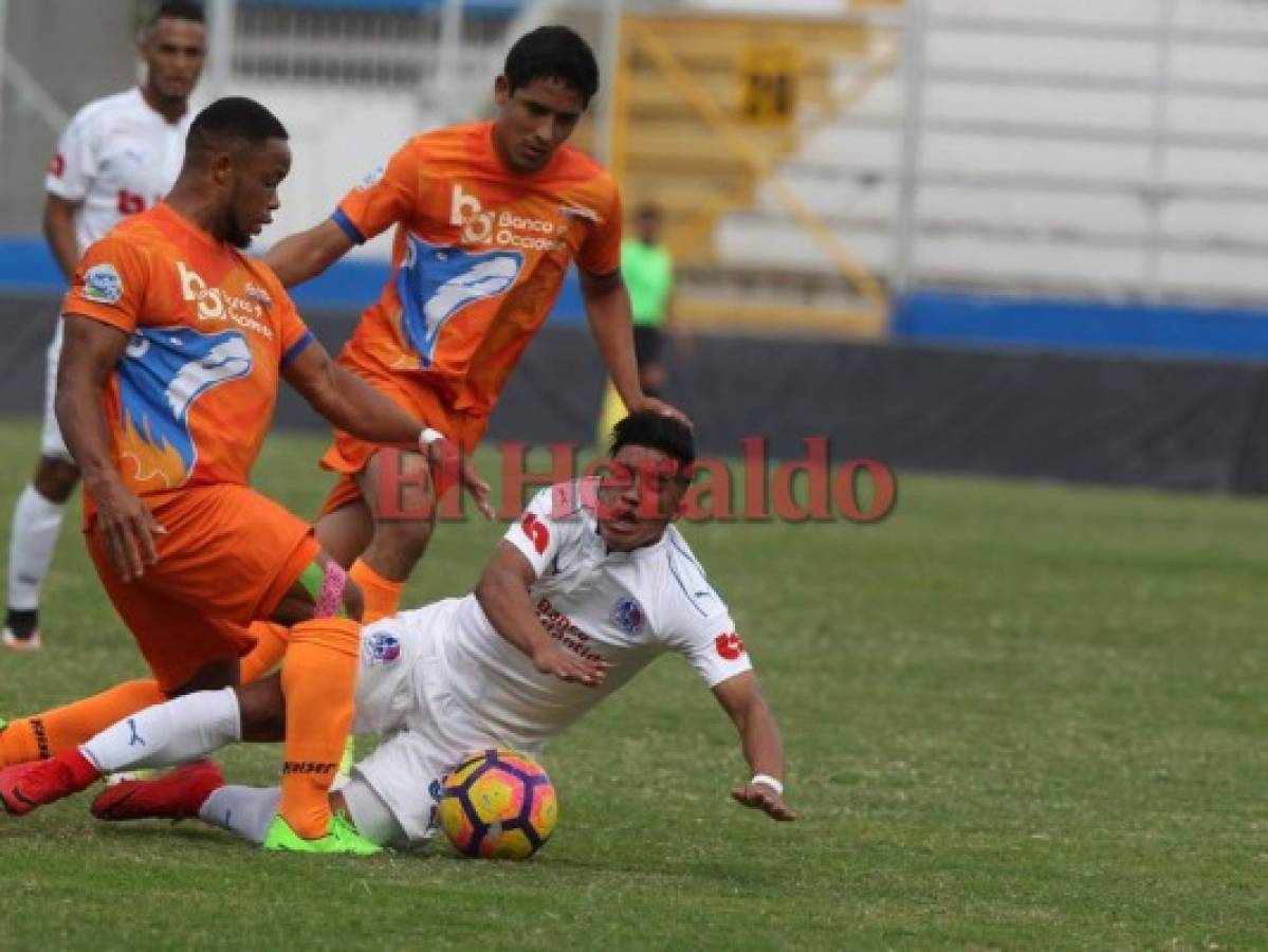 Lobos de la UPNFM y Olimpia empataron 2-2 en la ida del repechaje