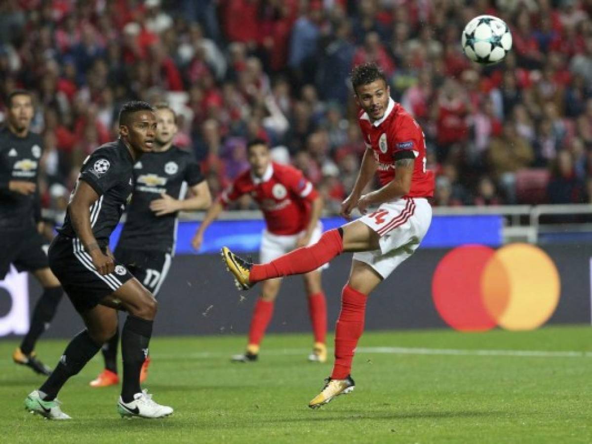 Mánchester United gana al Benfica con error de joven arquero (1-0)
