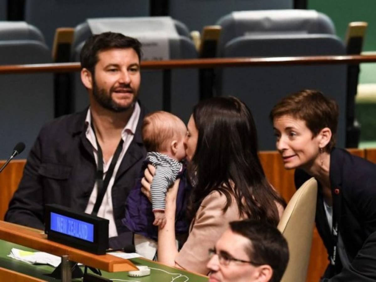 Primera ministra de Nueva Zelanda lleva a su bebé de tres meses a la Asamblea General de ONU
