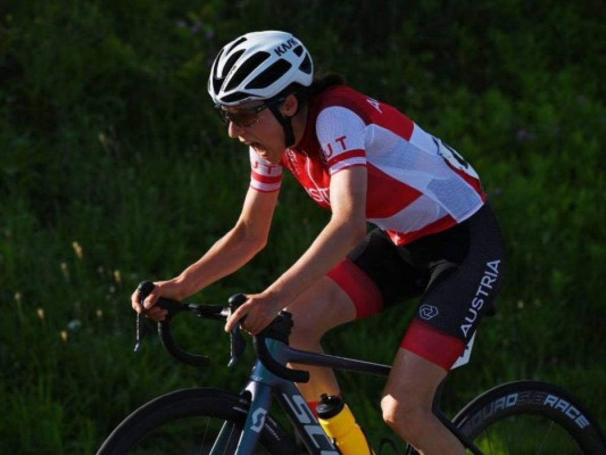 La ciclista austríaca le sacó una impresionante ventaja a las demás competidoras para llegar a la meta en primer lugar. Foto: AFP