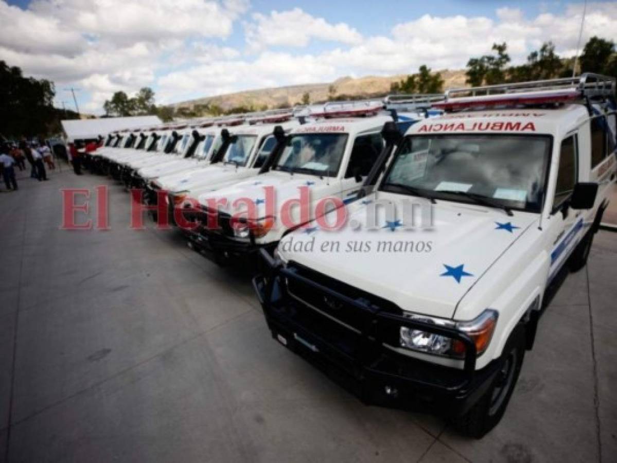 Gobierno entrega 47 ambulancias para fortalecer atención frente a la pandemia