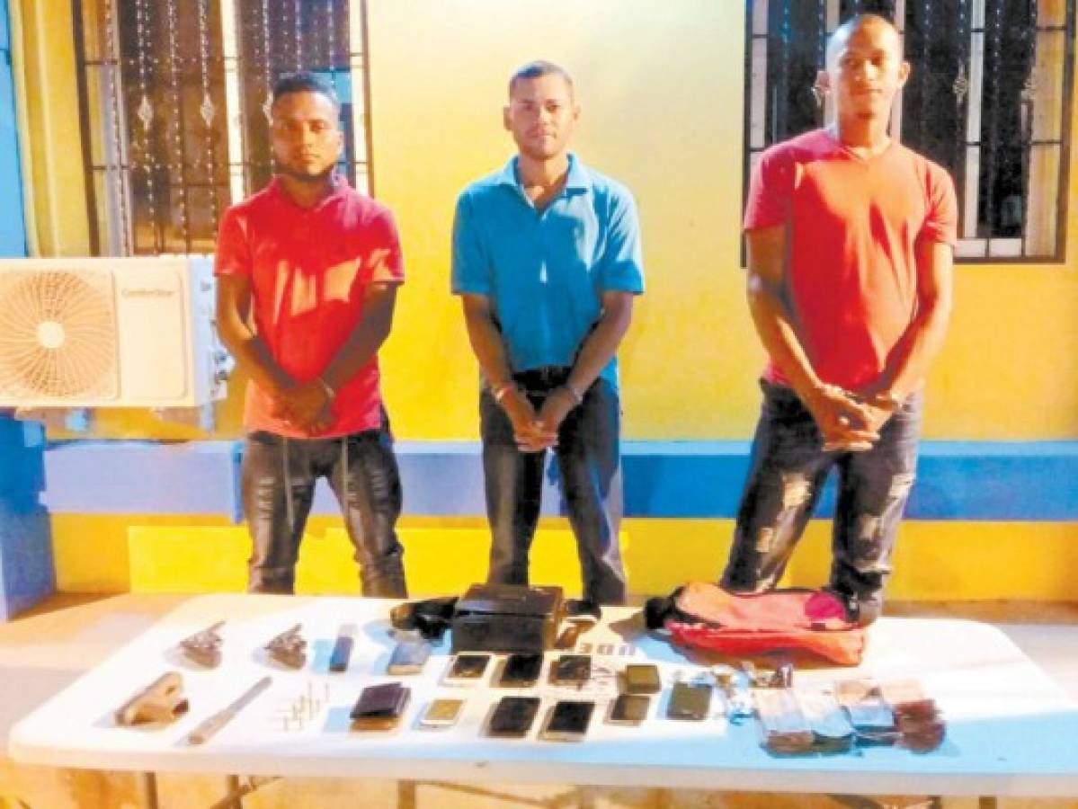 Capturan a tres hombres por asociación ilícita y posesión de armas en La Ceiba, Honduras