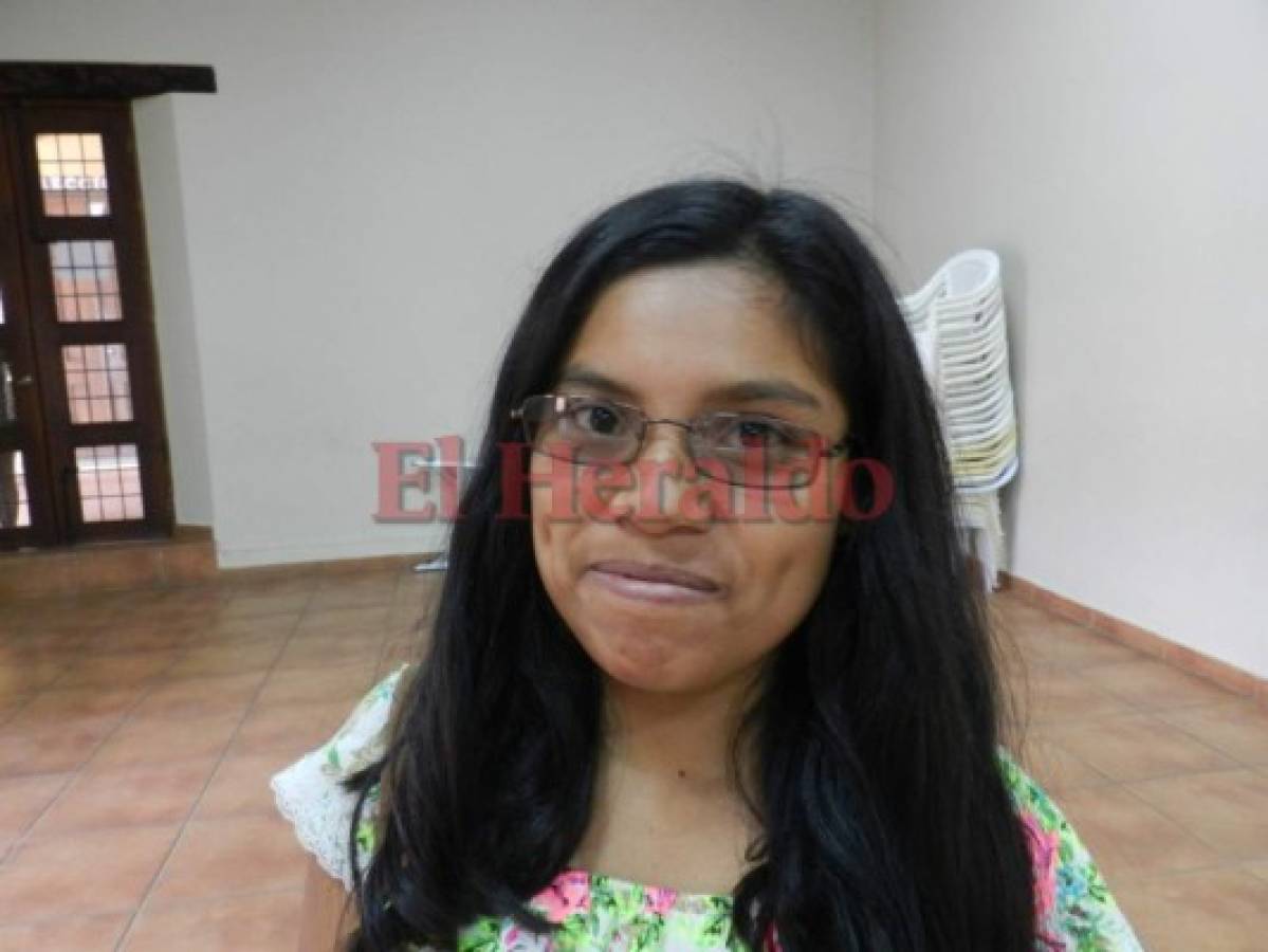 Florinda Migueles, la joven huérfana que está por recibir el título de abogada en Olancho