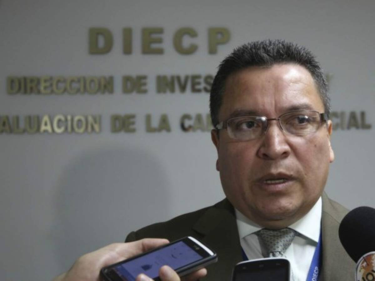 Suspenden al director de la DIECP Oscar Armando Vásquez Tercero