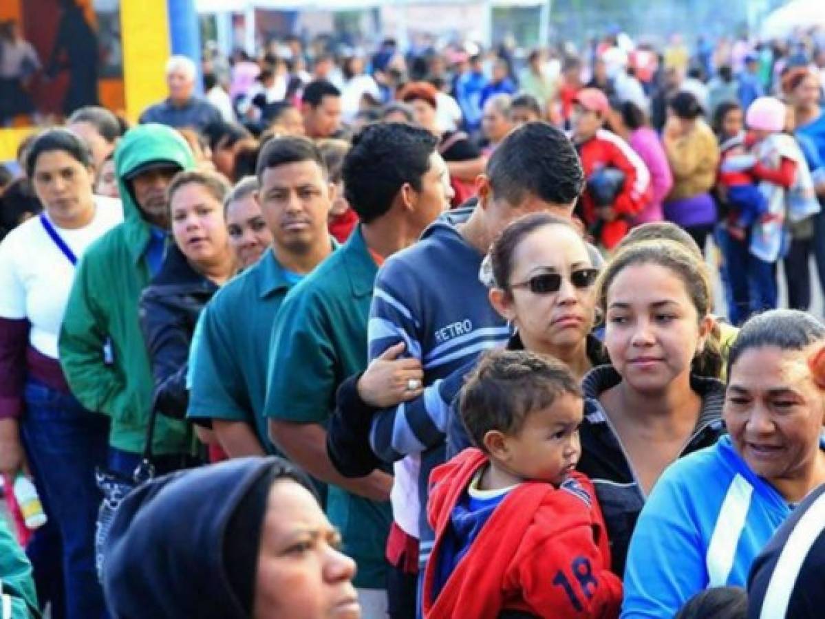 Iglesia pide a salvadoreños en EEUU prepararse por si no se renueva TPS