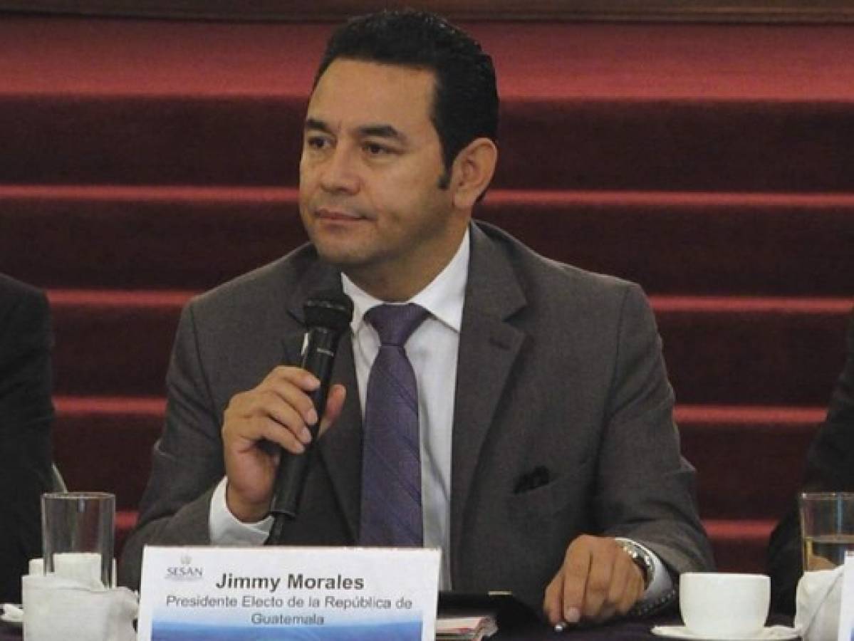 Jimmy Morales deroga polémicos salarios diferenciados