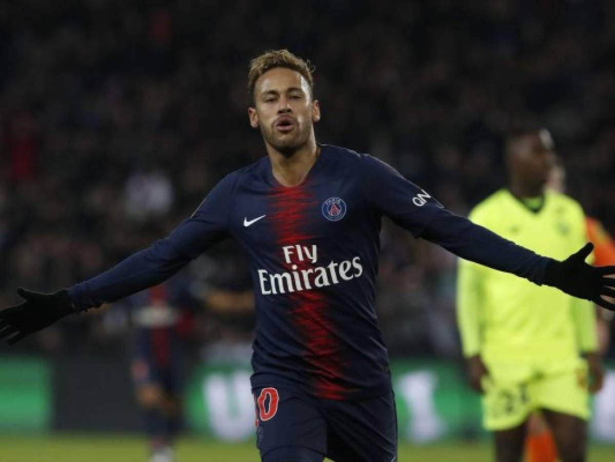 El 'jugoso bono' que presuntamente recibe Neymar del PSG por saludar a sus hinchas