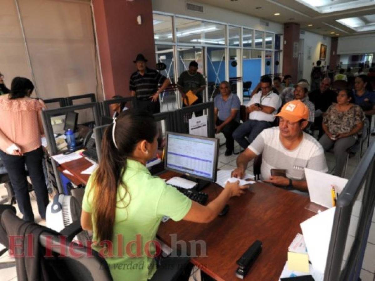 Honduras: Empleados pagan deudas que van desde 60% hasta 100% de su salario