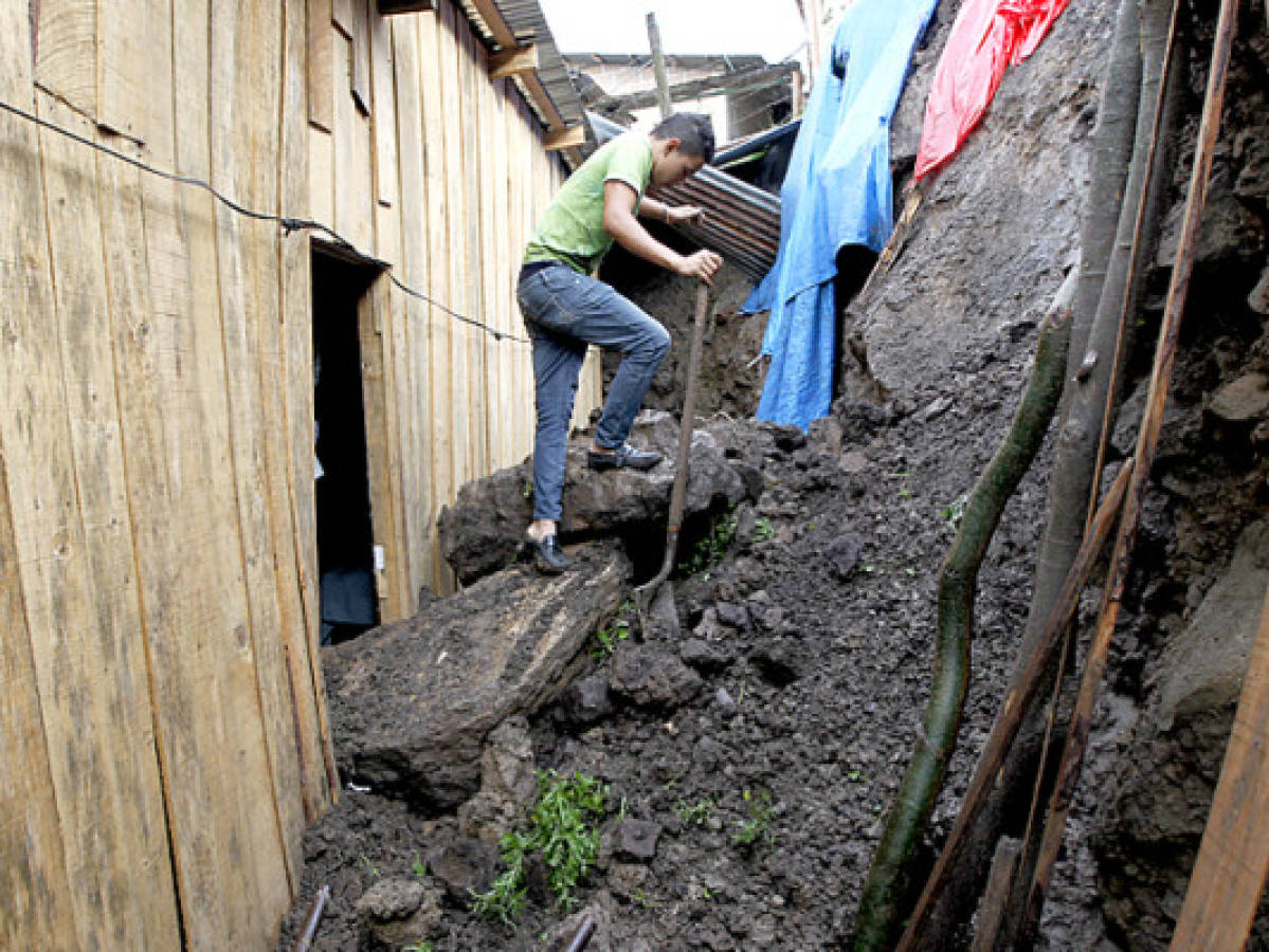 Derrumbes e inundaciones dejó tormenta en la capital de Honduras