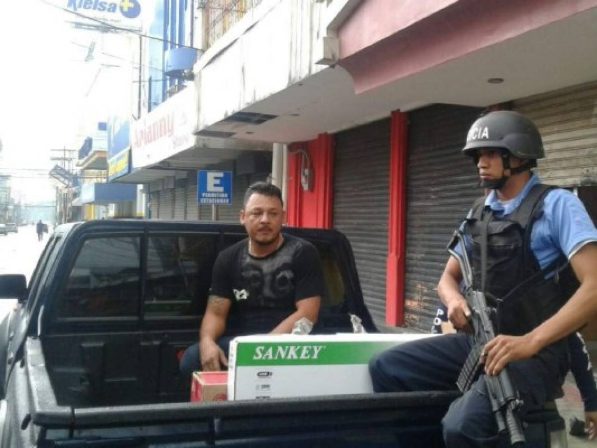 Al menos un centenar de detenidos por saqueos y disturbios durante manifestaciones