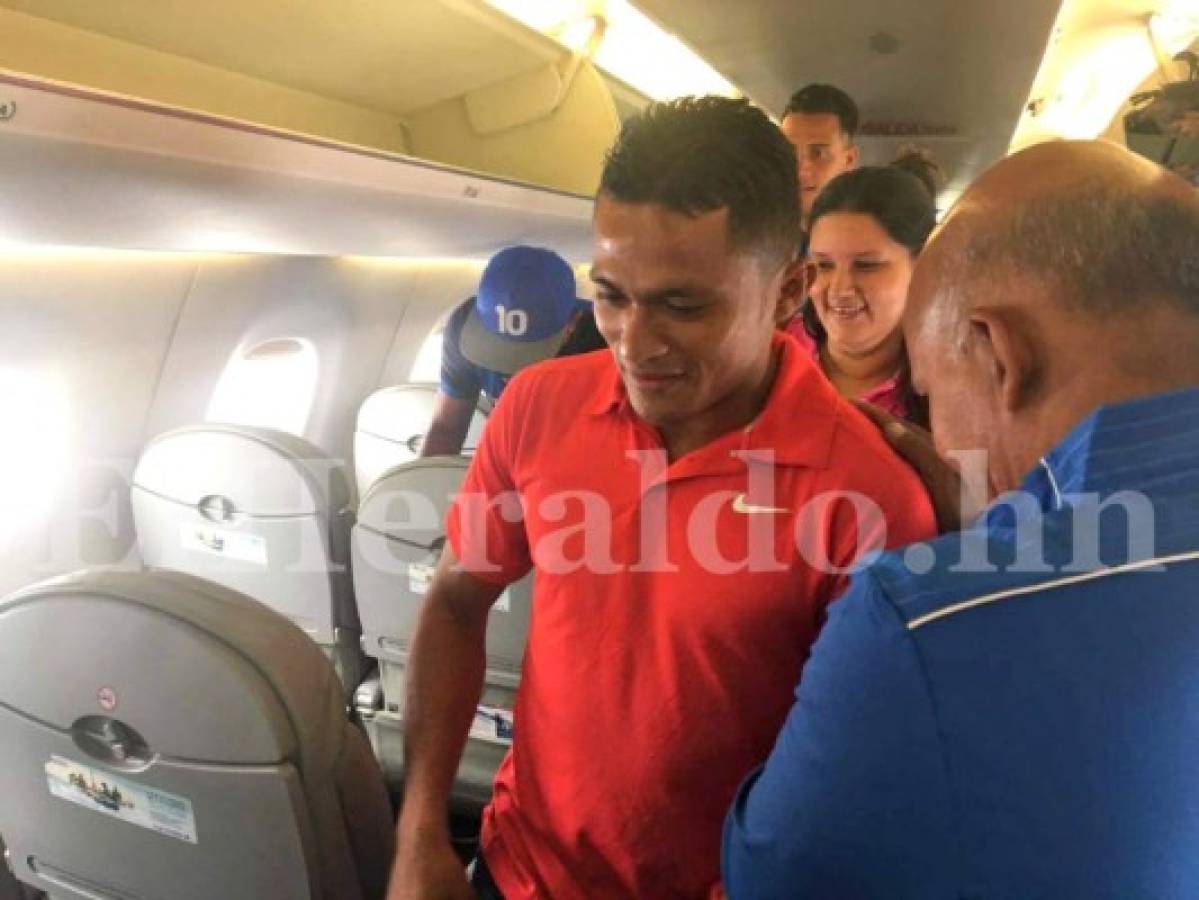 El Ñangui Cardona 'le hizo el viaje' a los seleccionados de Honduras en el avión rumbo a México