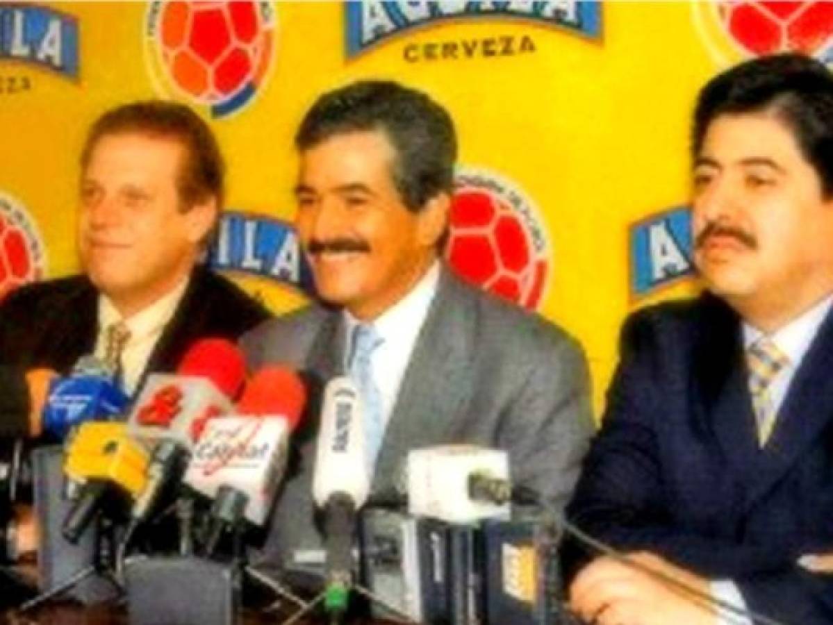 Jorge Luis Pinto cuando fue presentado como DT de la Selección Colombia por Luis Bedoya y Ramón Jeresún.