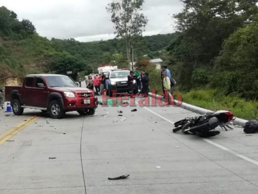 Motociclista muere tras impactar con un vehículo en la carretera del Sur