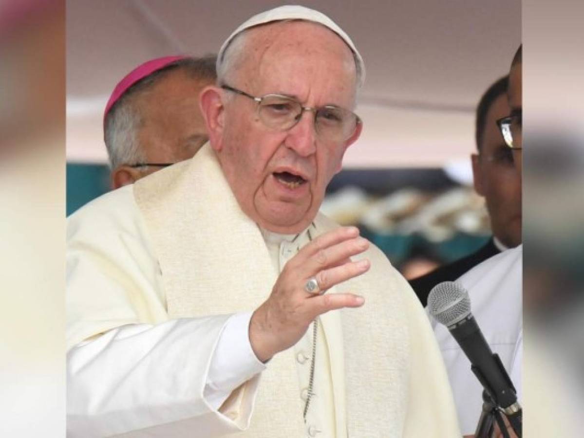 Papa Francisco desea que Donald Trump reconsidere la ley sobre los jóvenes