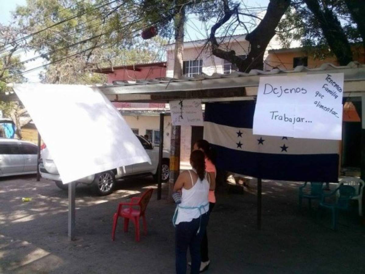 Protestas en la colonia Kennedy por desalojo de comerciantes