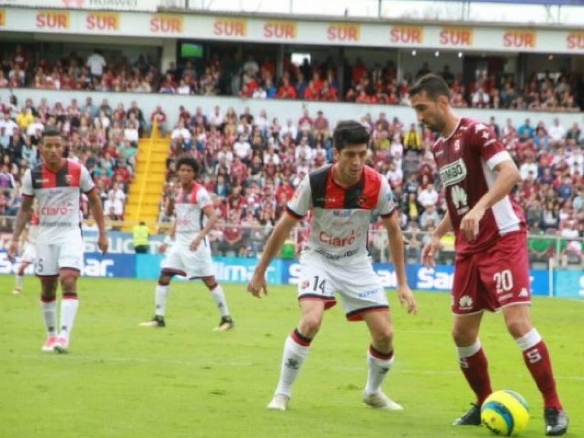 Saprissa clasifica a la final del fútbol de Costa Rica tras empatar 1-1 con Alajuelense