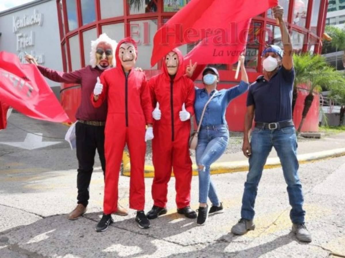 'La casa de papel', '¡No a las ZEDE!' y el discurso de Xiomara: Así protestó Libre en el Bicentenario