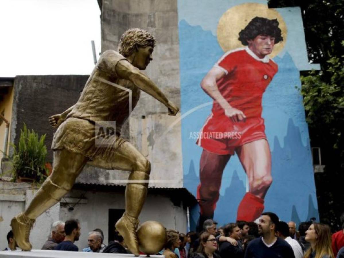 Buenos Aires inaugura primera estatua de Maradona