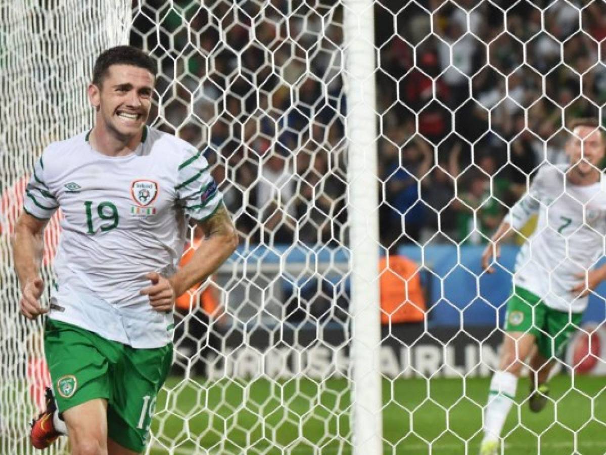 Irlanda vence 1-0 a Italia y jugará con Francia en octavos