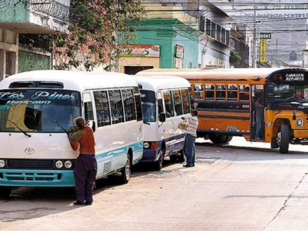 Transportistas paralizan labores por falta de seguridad en varios puntos de la capital