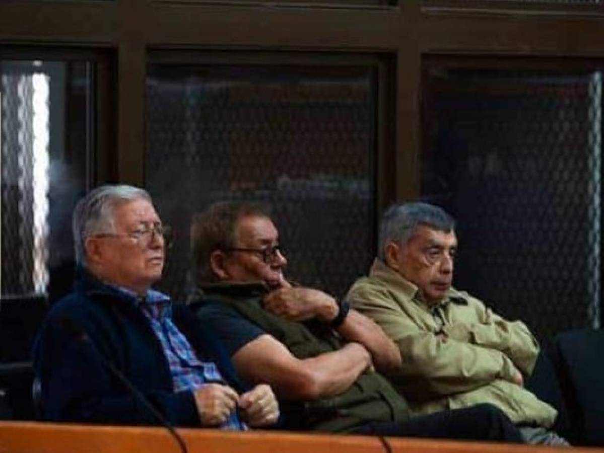 Guatemala ordena investigar a militares por genocidio contra indígenas