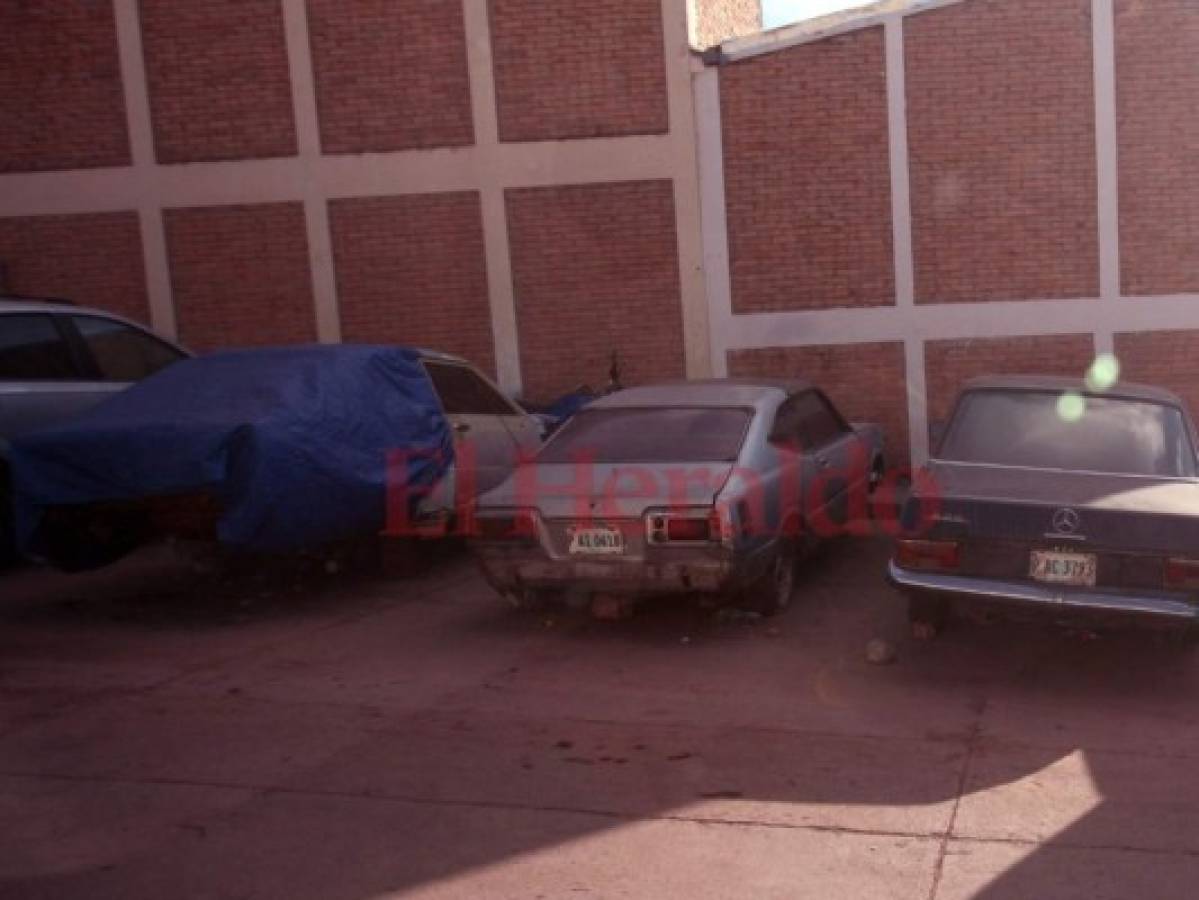Proliferan carros chatarras en la colonia Prados Universitarios en la capital de Honduras  