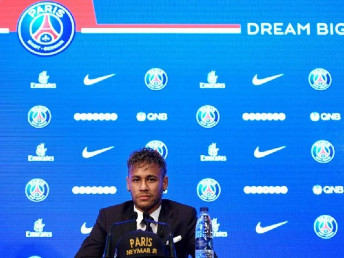 Neymar es presentado oficialmente en el PSG: 'En ningún momento he faltado el respeto al Barcelona'