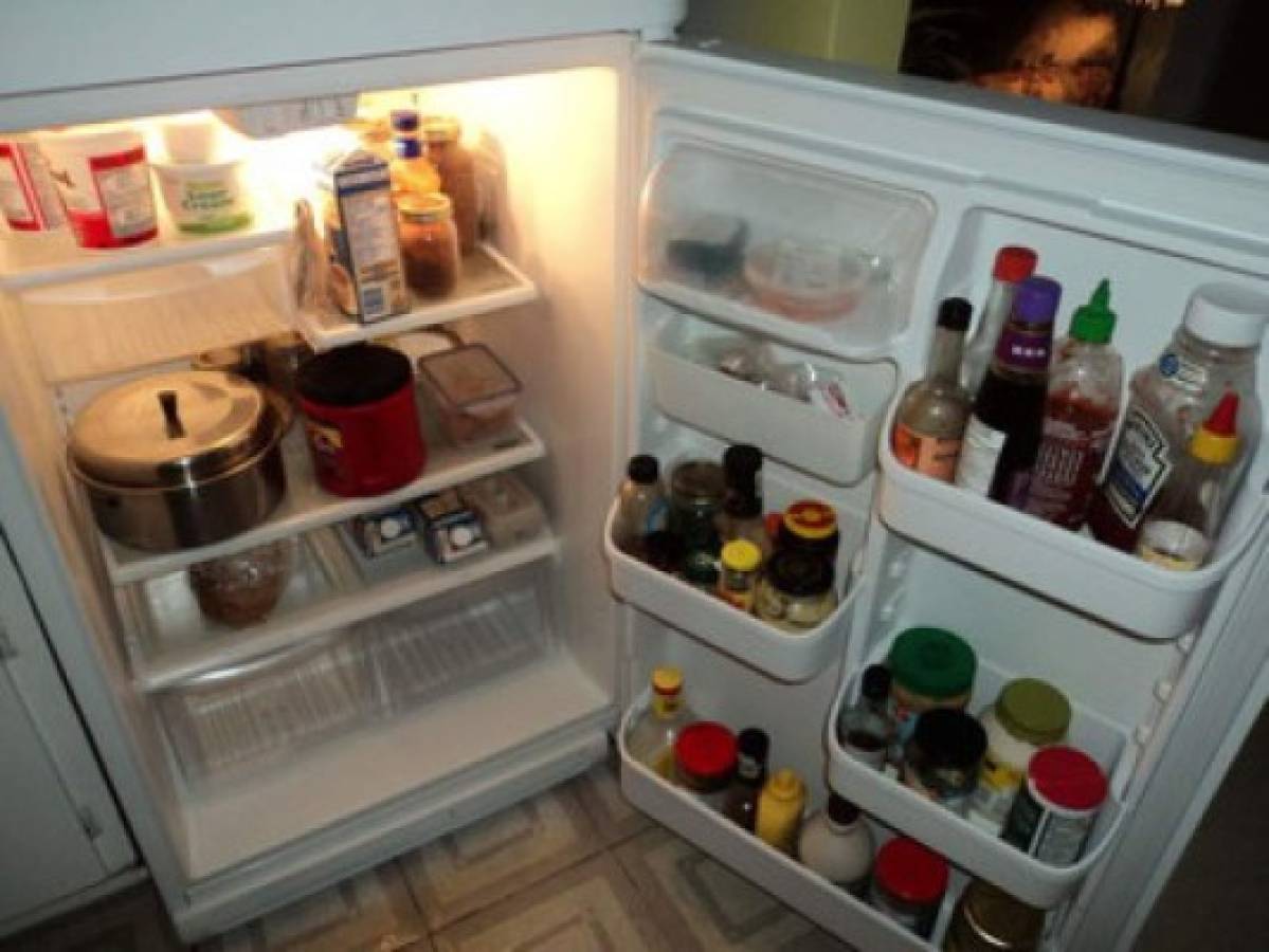 Piense antes lo que necesita sacar de su refrigerador para que no pierda energía al tener la puerta abierta.