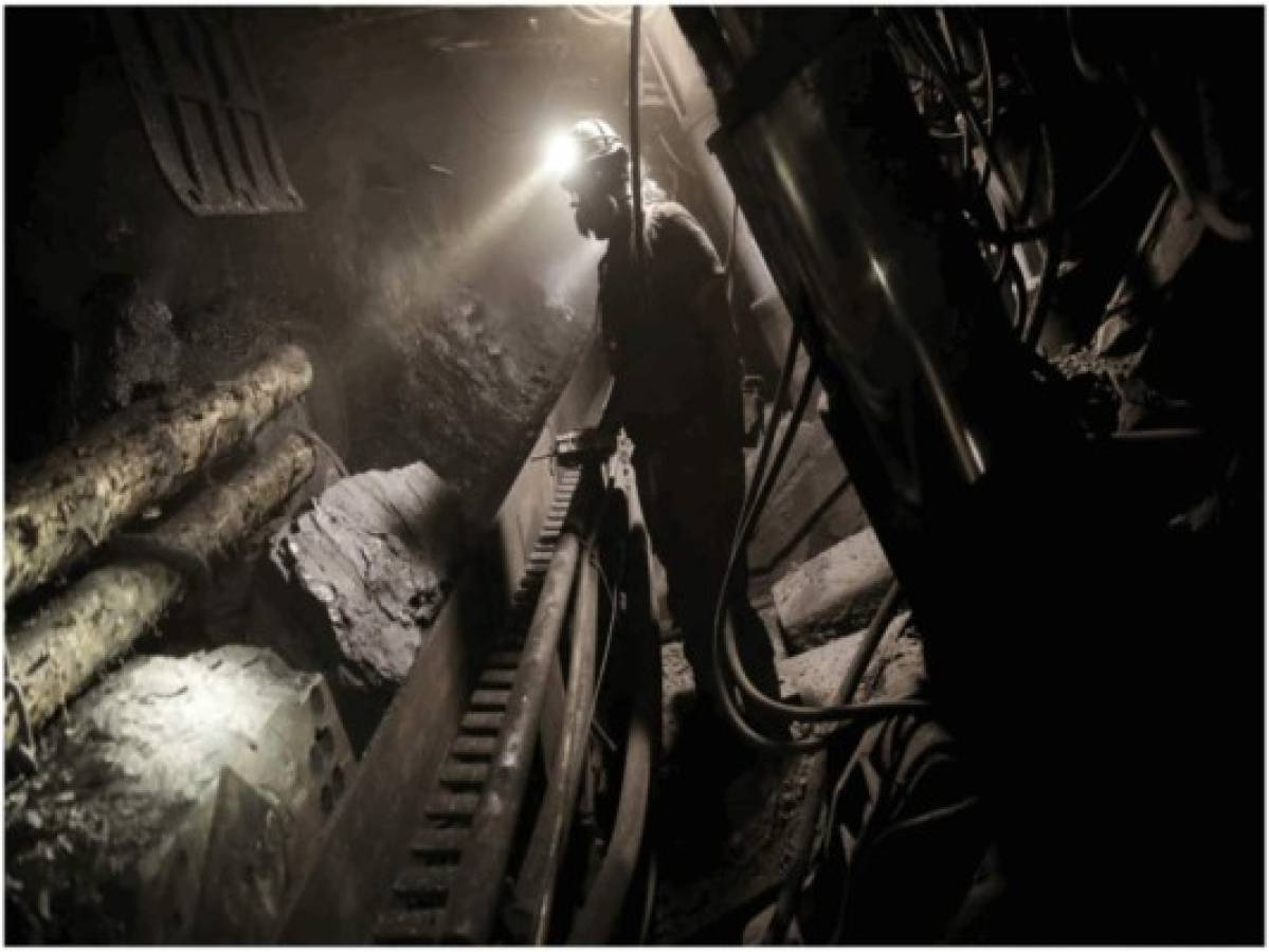 Doce muertos por explosión en una mina ilegal de carbón en Colombia