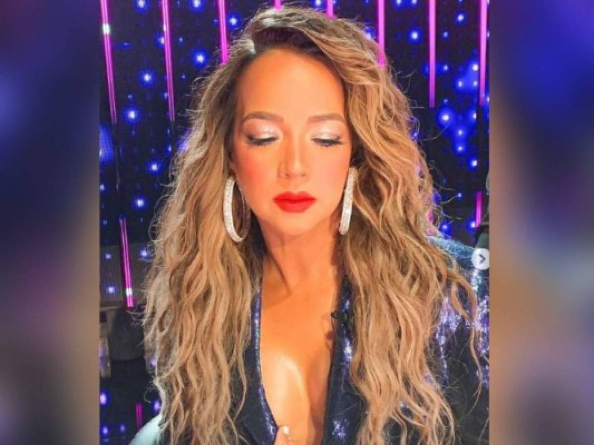 Adamari López sorprende en los Billboard con impactante vestido