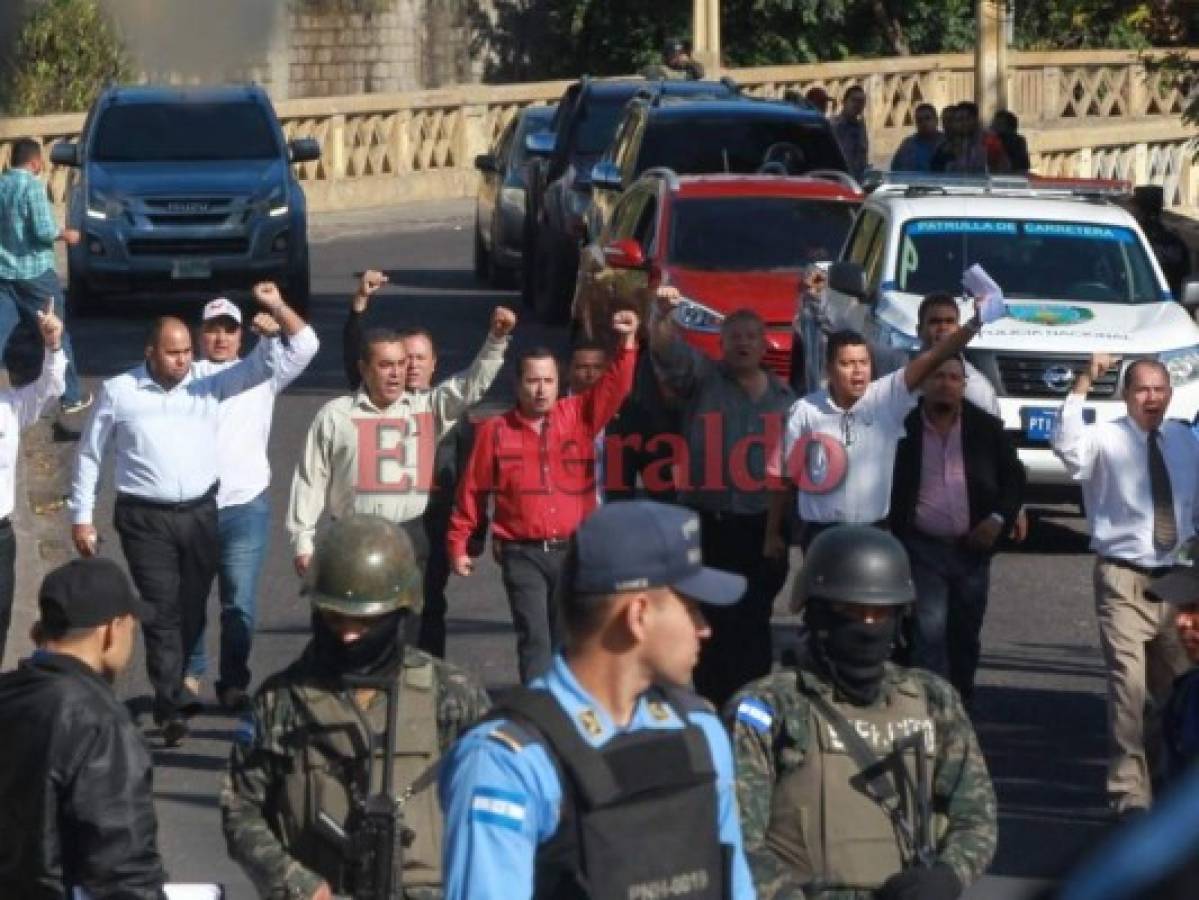 Diputados y miembros de la Alianza protestan por la junta provisional del Congreso Nacional