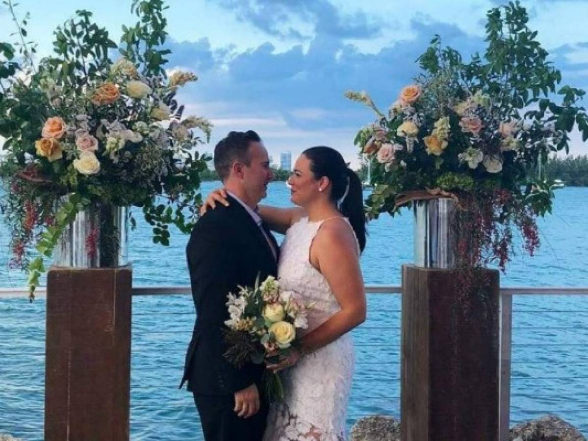 Hondureña Carmen Boquín comparte original foto de su boda con Vicente Fiumara