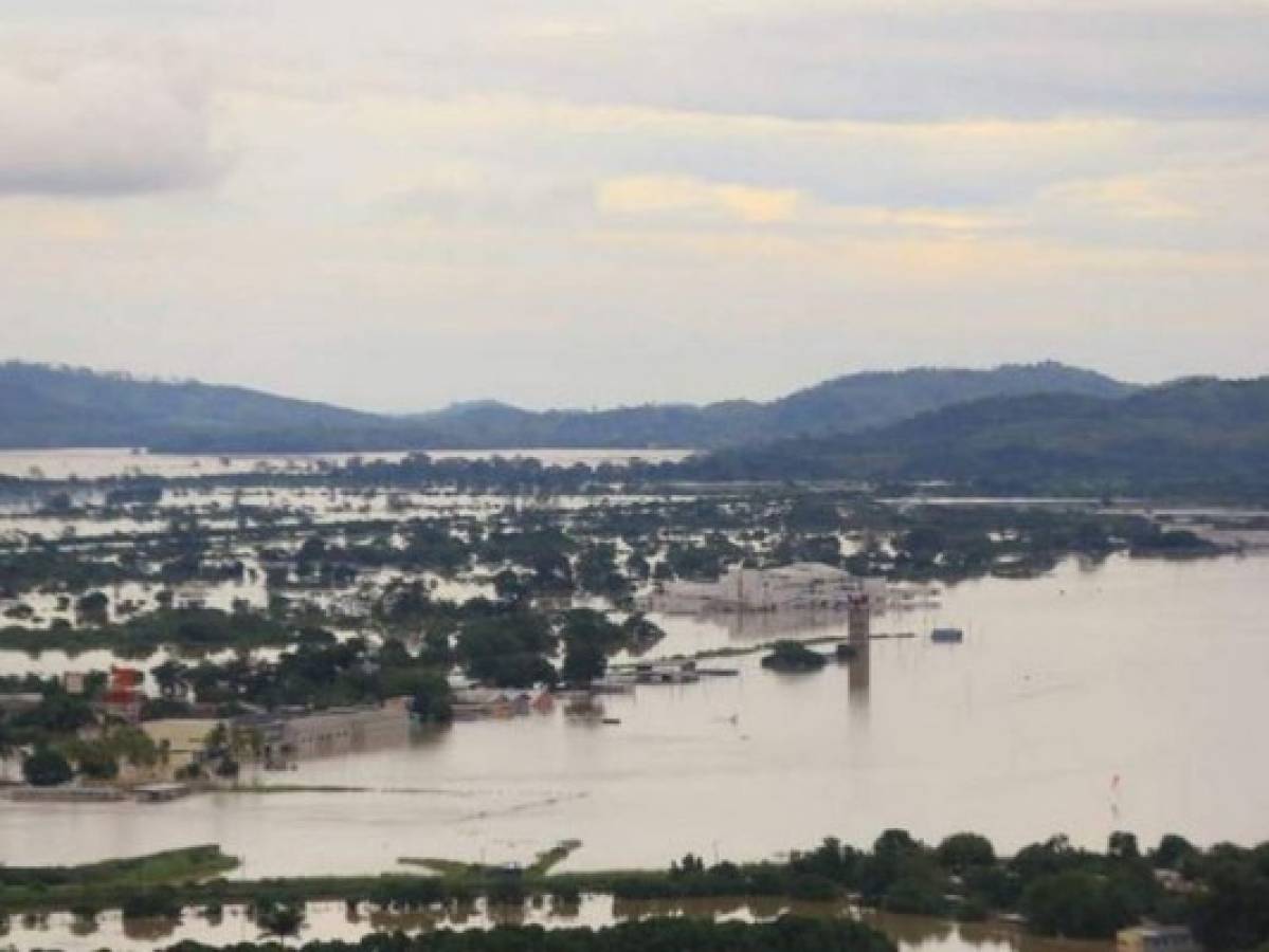 Aeropuerto Ramón Villeda Morales quedó completamente inundado por Eta