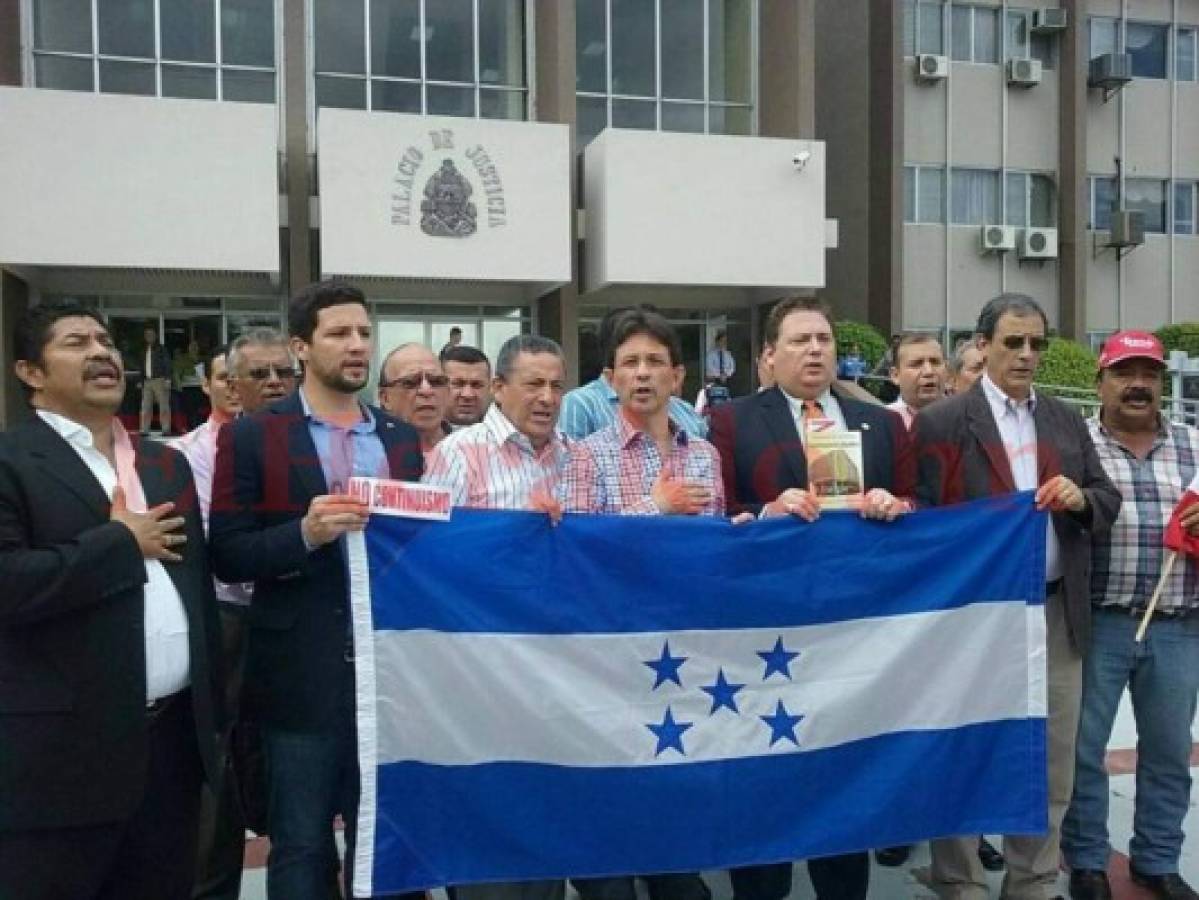 Honduras: Miembros de la oposición protestan contra la reelección frente a CSJ