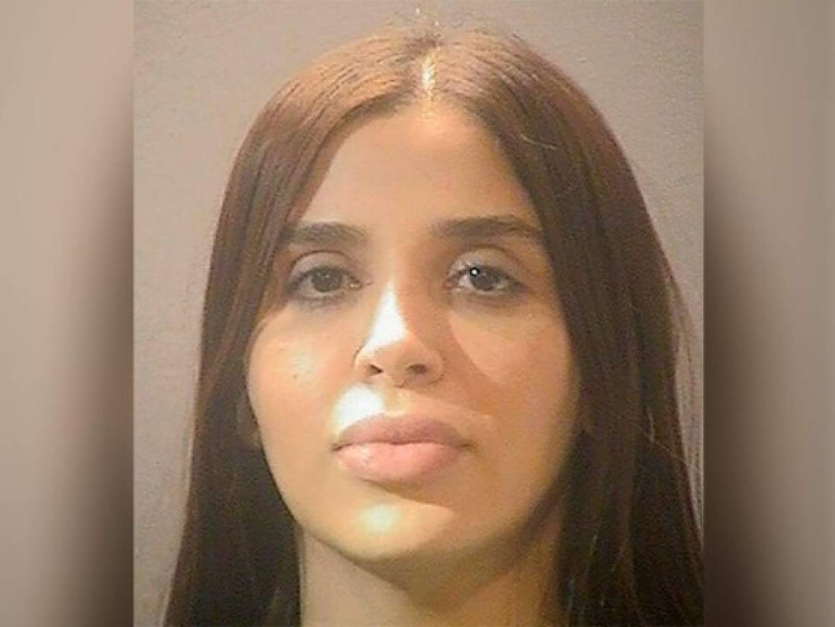 Sale a la luz primera foto de Emma Coronel tras su arresto en Virginia