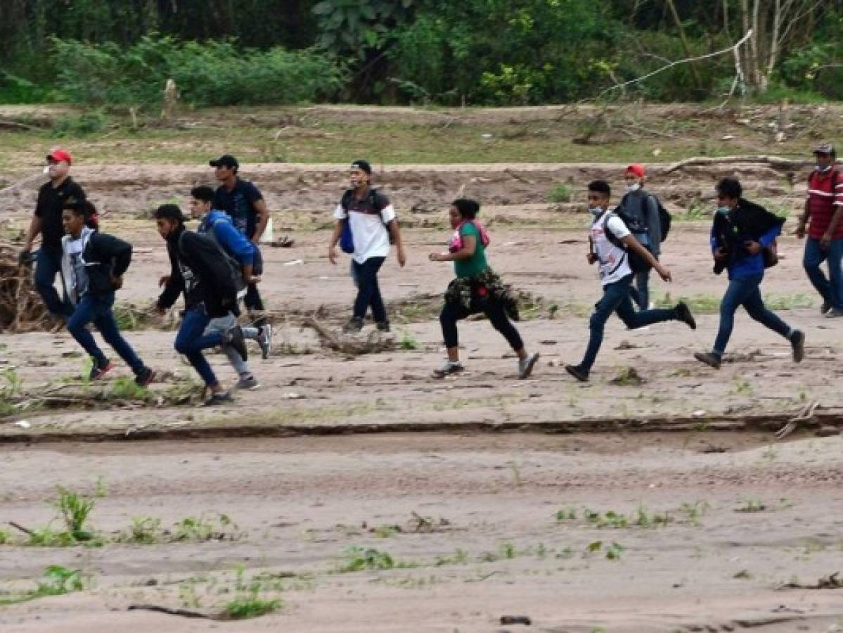 Caravana de migrantes rompe cerco en Guatemala y continúa viaje a EEUU