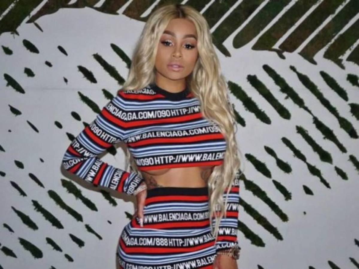 Con un Ferrari Blac Chyna supera ruptura amorosa con Rob Kardashian