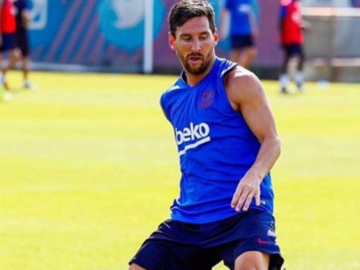 Leo Messi sigue recuperándose al margen del grupo en el Barcelona
