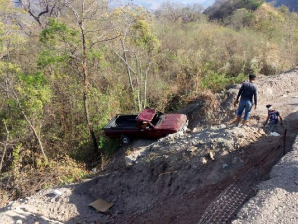 Aparatoso accidente en la cuesta La Moramulca deja a tres hondureños heridos