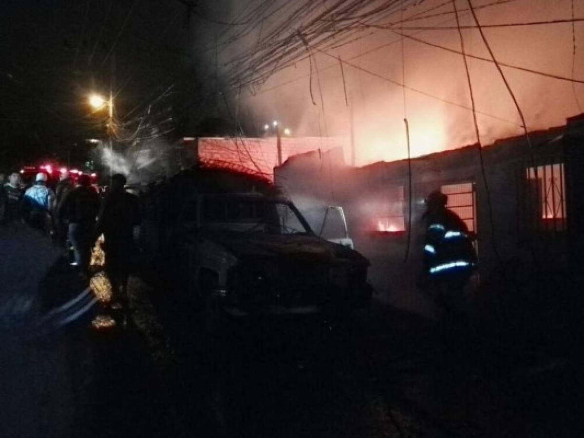 Una persona calcinada tras incendio que consumió varias casas en la colonia Iberia