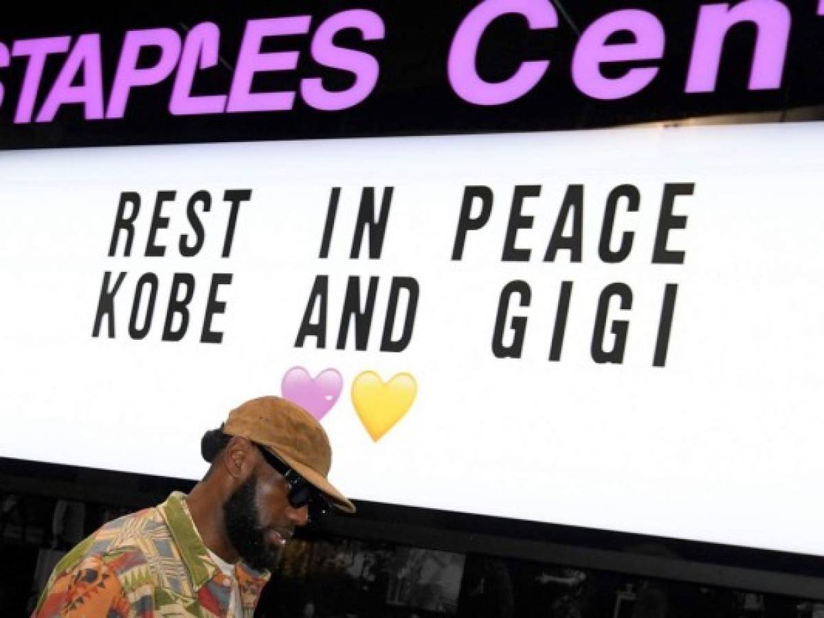 LeBron James se tatúa en honor a Kobe Bryant