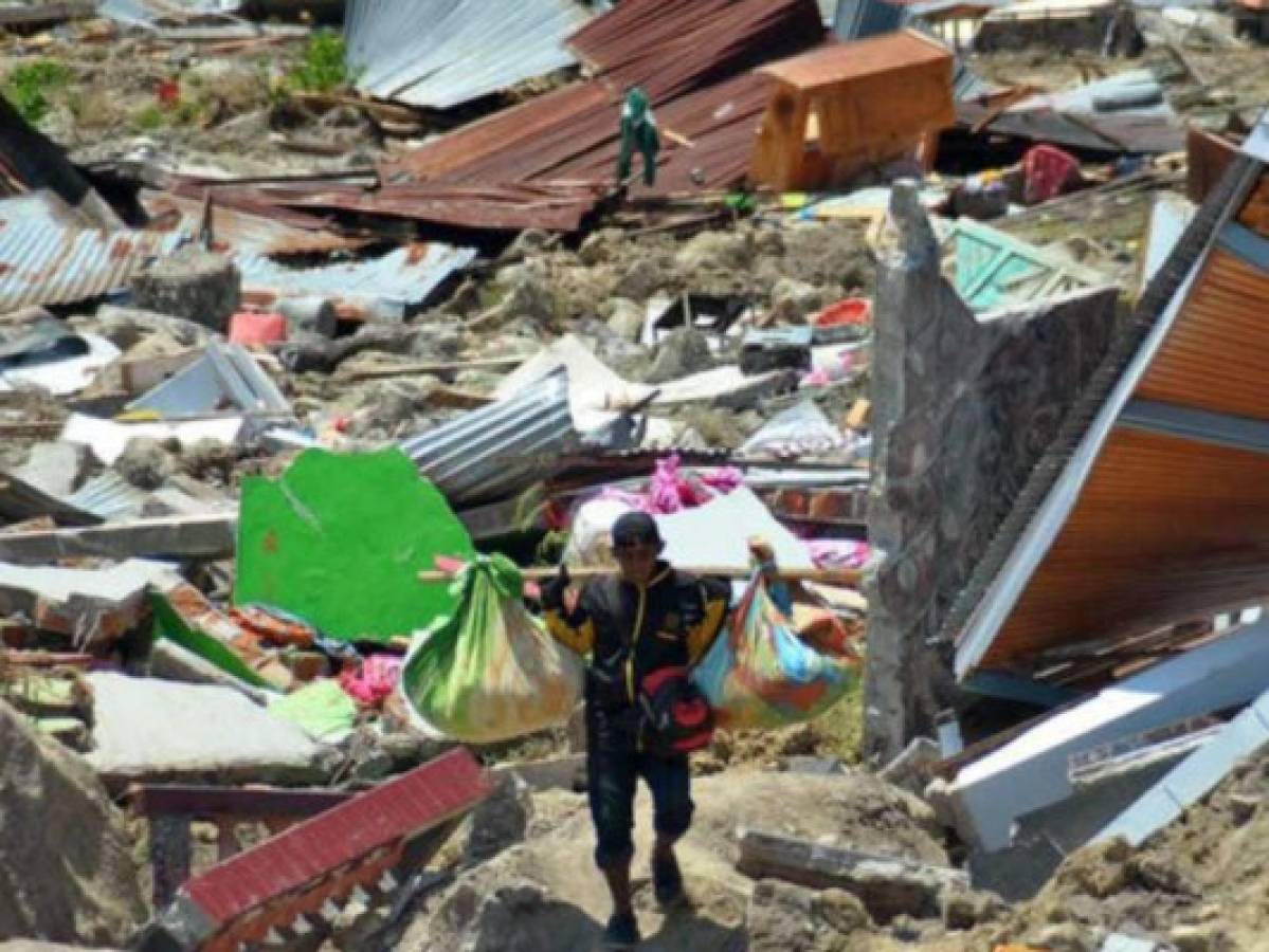 Más de 1,400 muertos por el sismo de Indonesia y pocas posibilidades de encontrar supervivientes