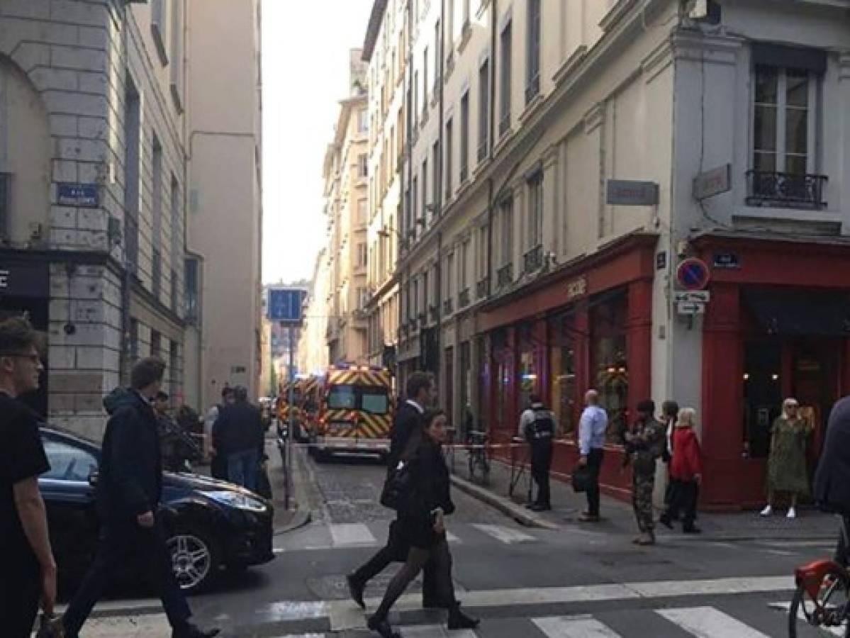 Explosión de un paquete bomba en Lyon, Francia, deja al menos ocho personas heridas